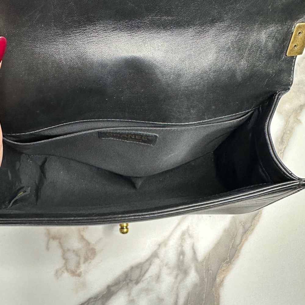 SOLD❌❌❌ Chanel Old Medium Boy Bag - Picture 13 of 17